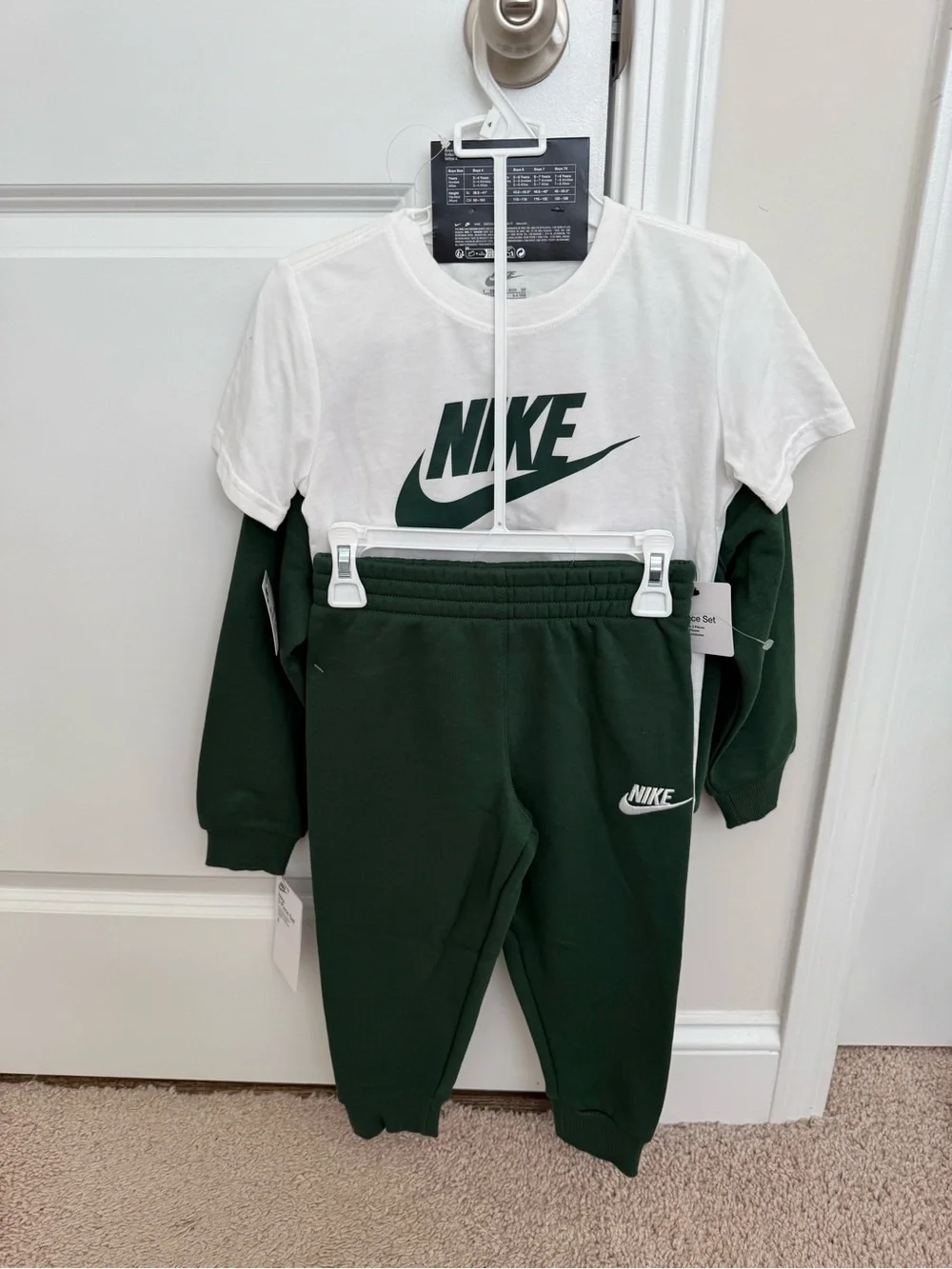 Nike Kids Forest Green Hoodie & Joggers Set new size 3-4 boys